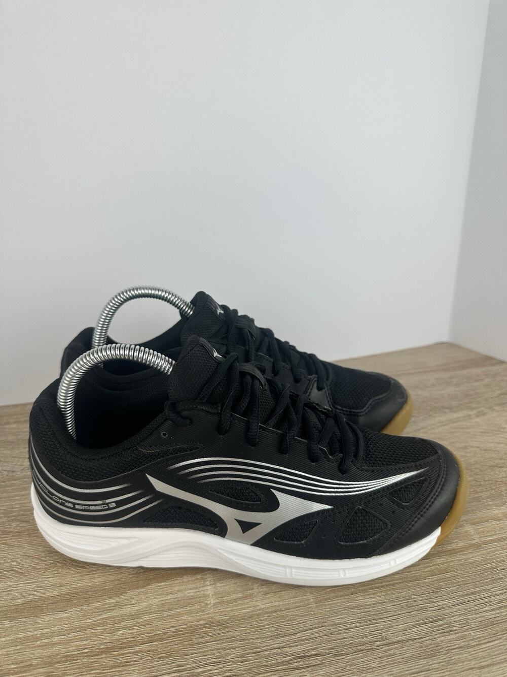 Mizuno Cyclone Speed Volleyball Court Shoes Black Gum Womens US 8.5 EU 39